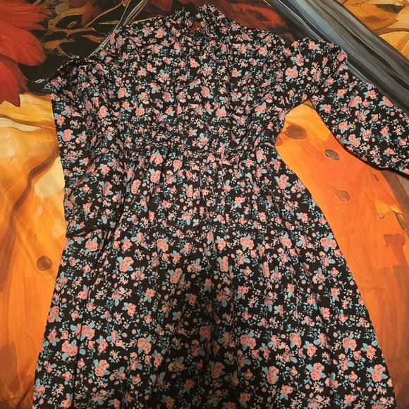 Dress - Picture 2 of 3